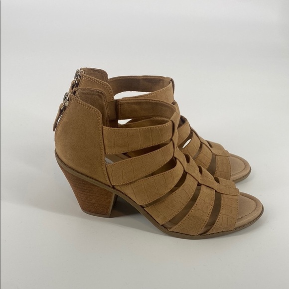 Stylish Tan Strappy Heeled Sandals - Picture 5 of 7